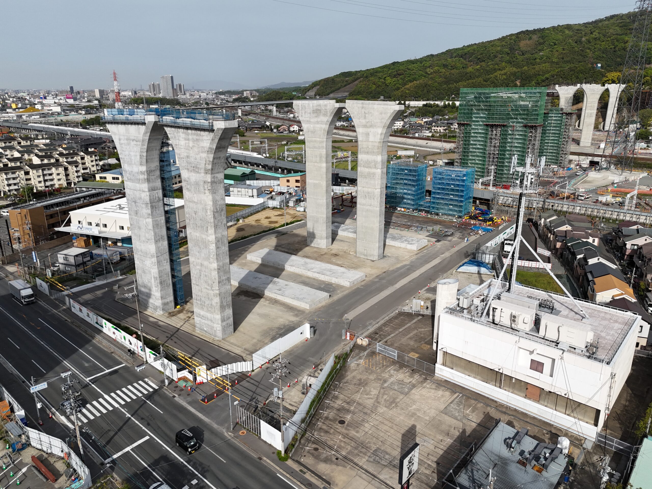 新名神高速道路 高槻高架橋西(下部工)工事 | 八光建設工業株式会社